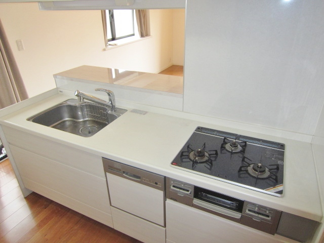 Kitchen.  ■ Easy-to-use kitchen