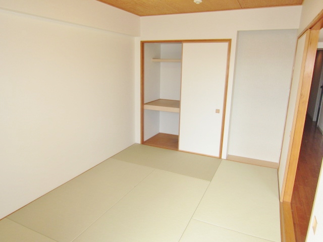 Other room space.  ■ Beautiful Japanese-style room