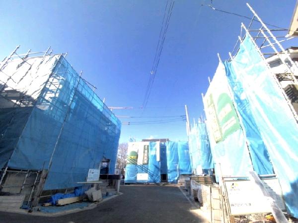 Local photos, including front road. Conveniently located bus stop 1 minute