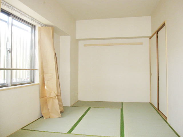 Other room space. Reference photograph It is a photograph of the first floor rooms of the same properties. 