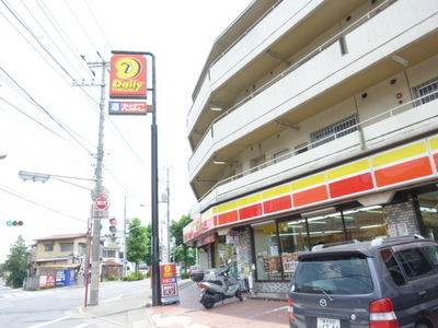 Convenience store. 83m to the Daily Yamazaki (convenience store)