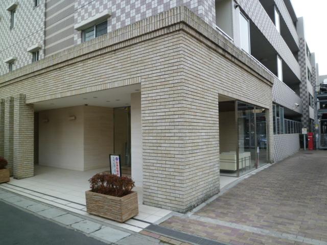 Entrance. Common areas