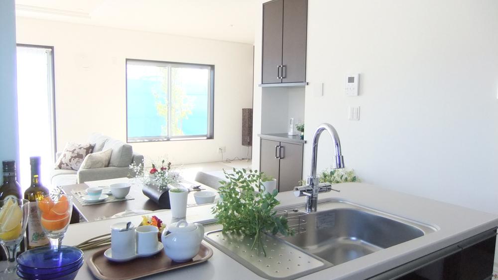 Living. Local (10 May 2013) Shooting