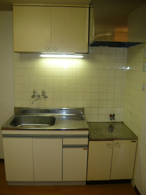 Kitchen. 2-neck is a gas stove can be installed. 