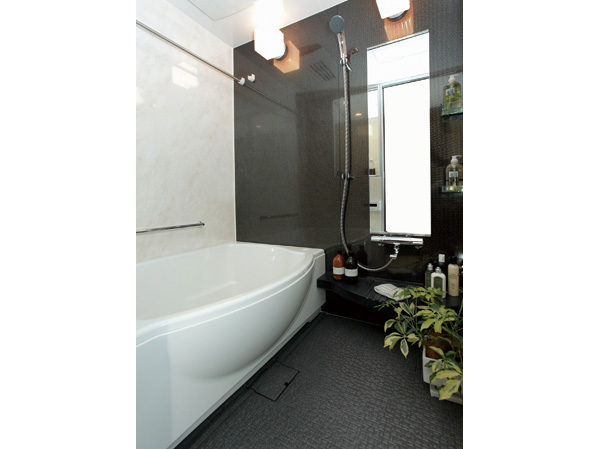Bathing-wash room.  [Bathroom] Hot water clad in one switch, Reheating, Adopted warmth Otobasu function that can. It is safe because it is not too boiled Ya overfill of hot water. Also, Also it has a function that can be operated and conversations in the kitchen controller.