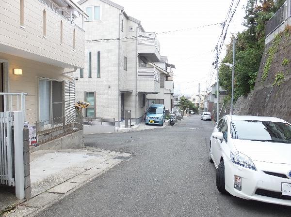 Local photos, including front road. Frontal road