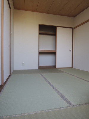 Living and room. Japanese-style room 6 quires