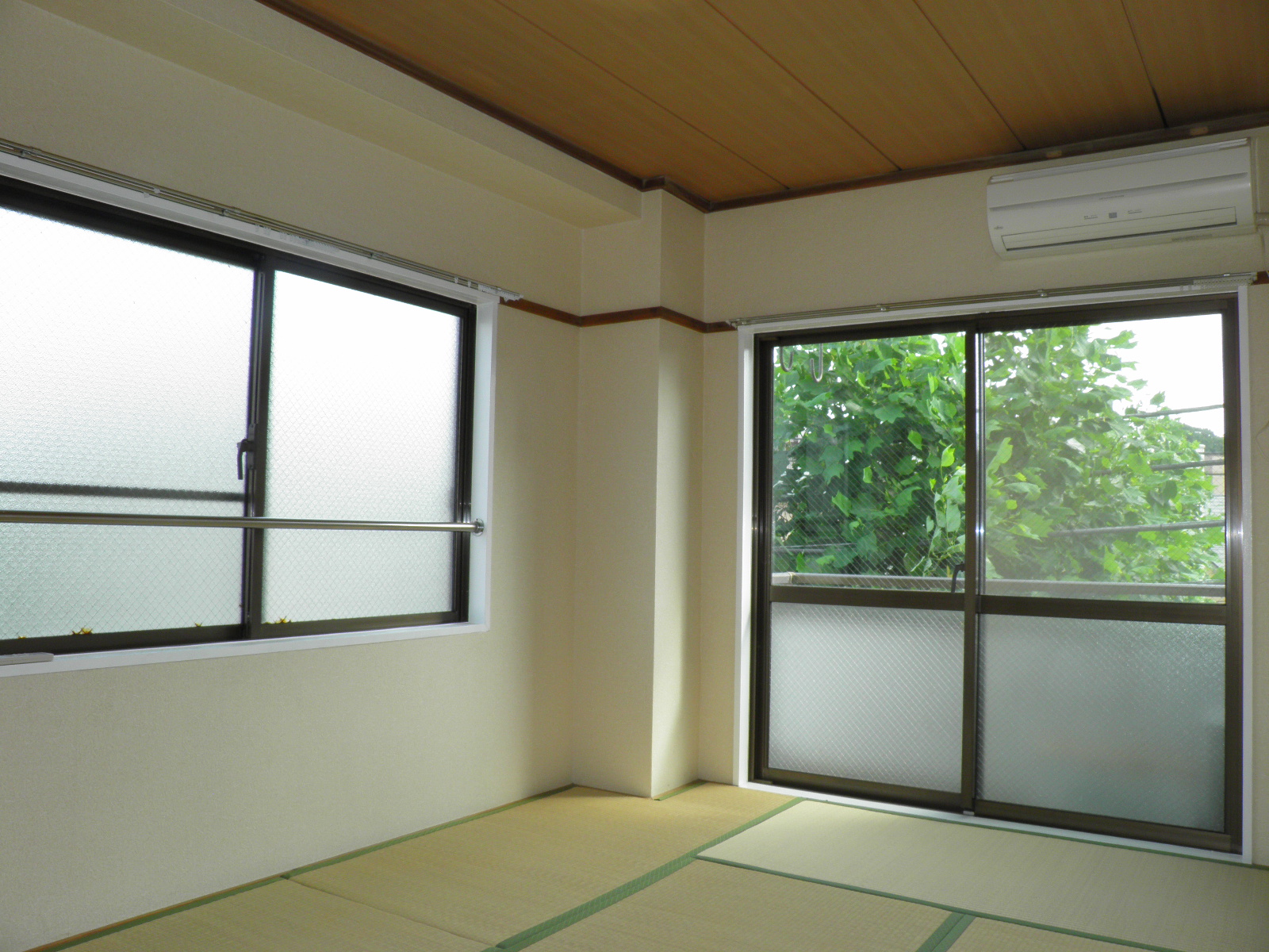 Living and room. Is 6 Pledge of Japanese-style sun per in two-sided lighting, Ventilation is good. 