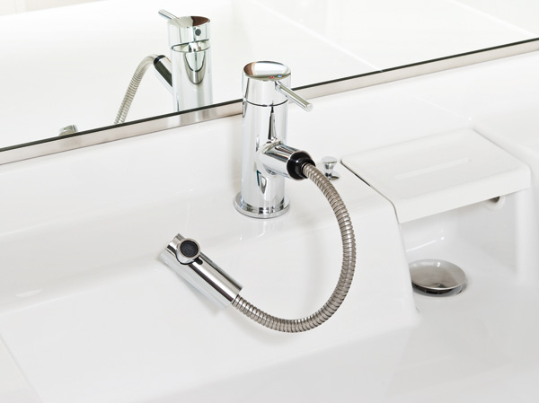 Bathing-wash room.  [Single lever drawer mixing faucet] It is simple and single-lever mixing faucet of the slim design. Since the draw is the head portion, Handy such as shampoo and basin cleaning.