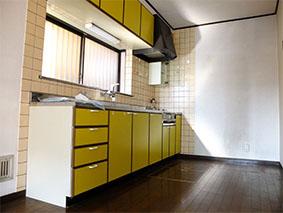 Kitchen. ◇ There is under-floor storage in the kitchen ◇
