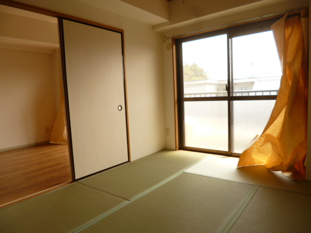 Living and room. Japanese-style room has been and still need of Calm