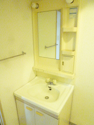 Washroom. Wash basin is an independent type! Effortlessly prepare for going out ☆ 