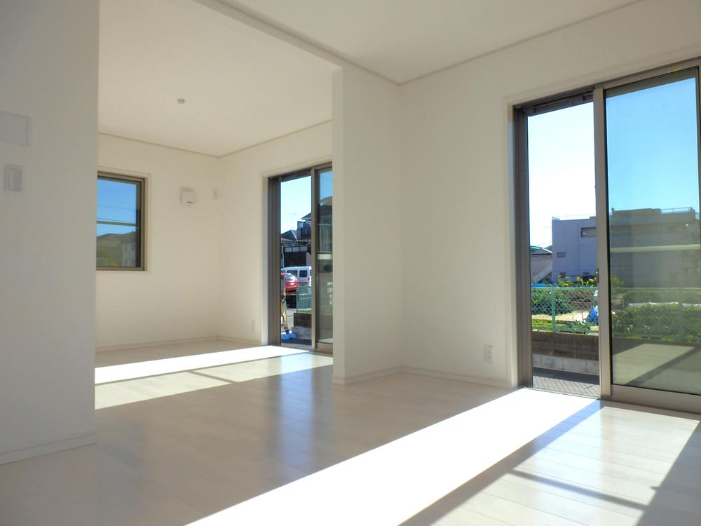 Same specifications photos (living). Same specifications