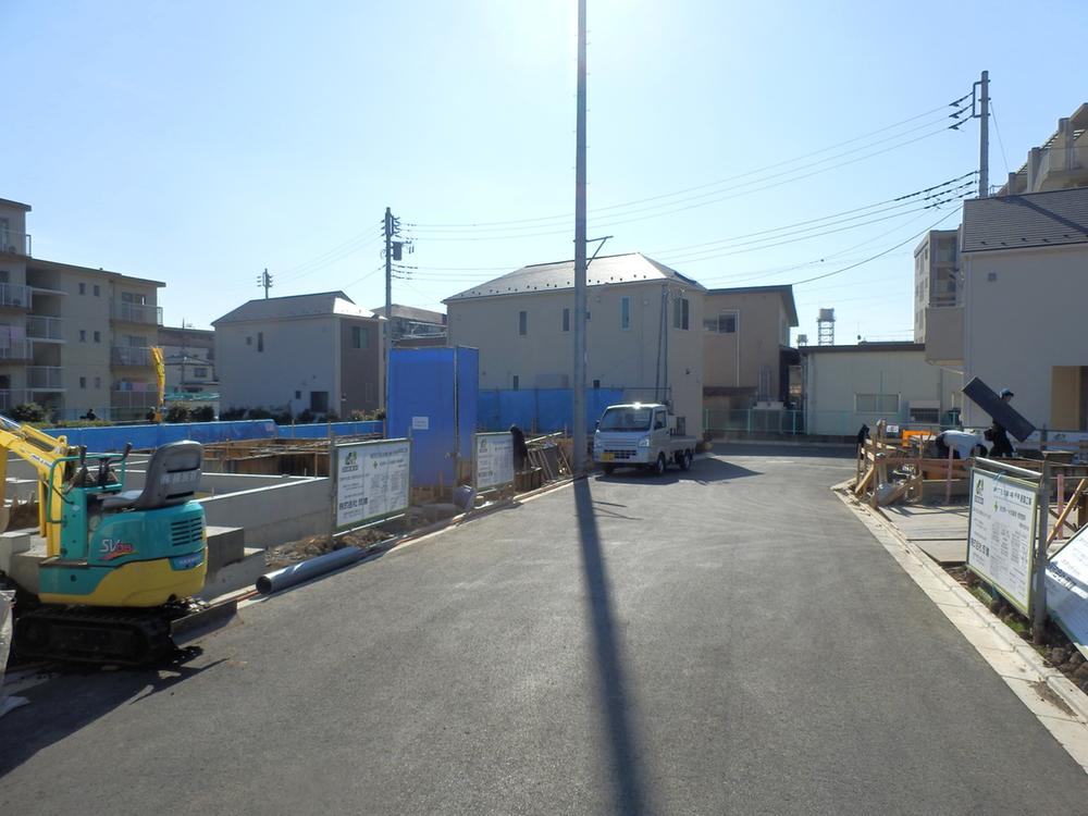 Local appearance photo. With regard to the front road 6m, It will be spacious streets. It is safe can have small that it can not pass through your child. 