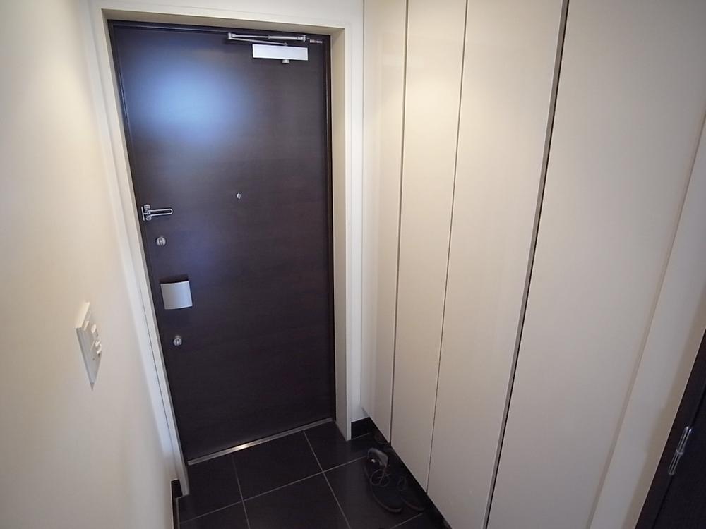 Entrance. Local (12 May 2013) Shooting