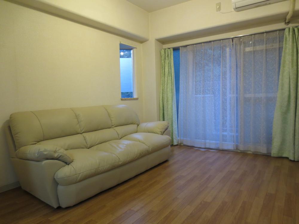 Living. Local (10 May 2013) Shooting