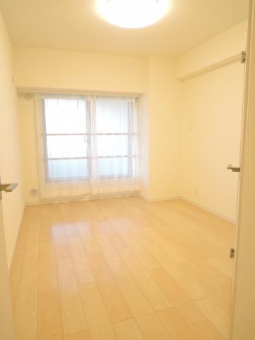 Non-living room. 6.0 Pledge of Western-style