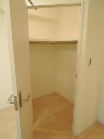 Receipt. Walk-in closet (6.0 Pledge of Western-style)