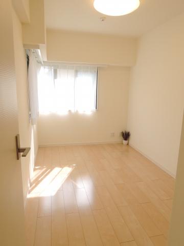 Non-living room. 5.0 Pledge of Western-style