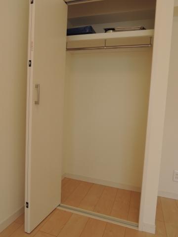 Receipt. Closet (5.0 Pledge of Western-style)