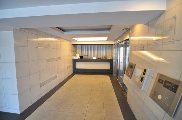 Entrance. Common areas