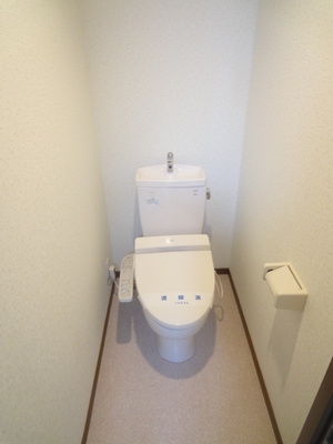 Toilet. Washlet equipped! 