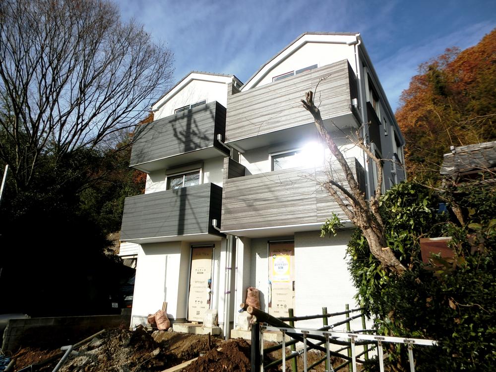 Local appearance photo. Local (12 May 2013) shooting scaffolding was taken. Completion is imminent.