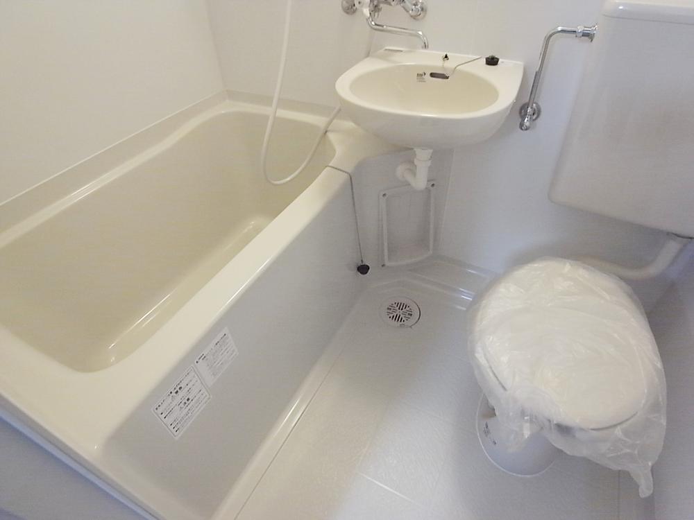 Bathroom. Indoor (12 May 2013) Shooting