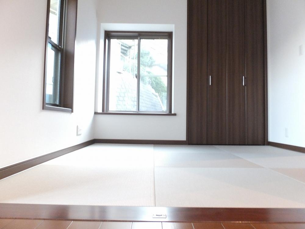 Non-living room. Local (12 May 2013) Shooting