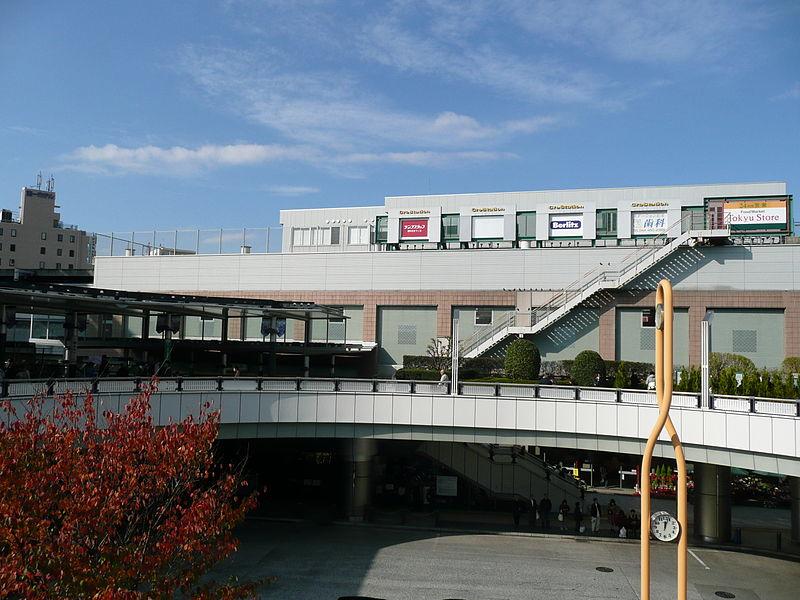 station. Denentoshi ・ JR Nambu Line "Mizoguchi" main station "Mizoguchi" 1120m shopping centers and department stores in many cases to the station is also within walking distance