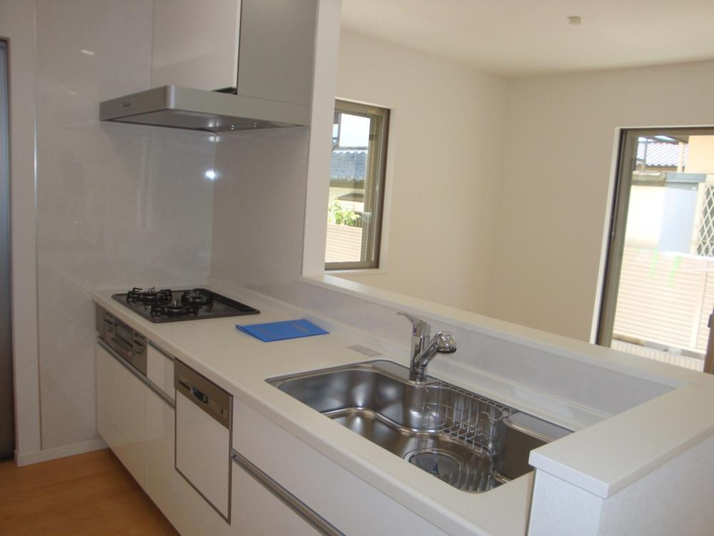 Other Equipment. Popular face-to-face kitchen is spread to communicate with family