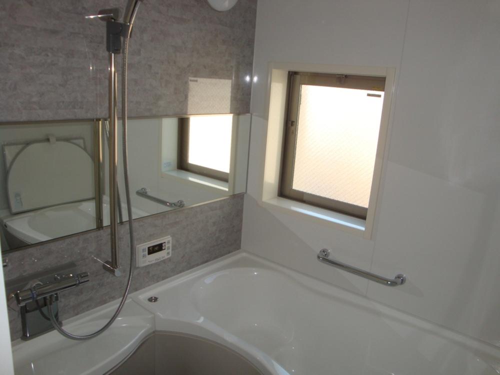 Other Equipment. Metal shower bar and hand stop water shower head to the landscape wide mirror, Also installed bathroom ventilation drying heater