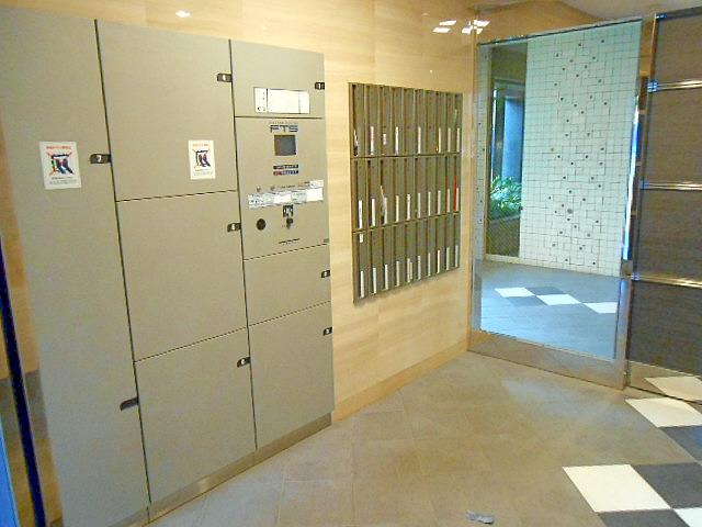 Entrance. Common areas