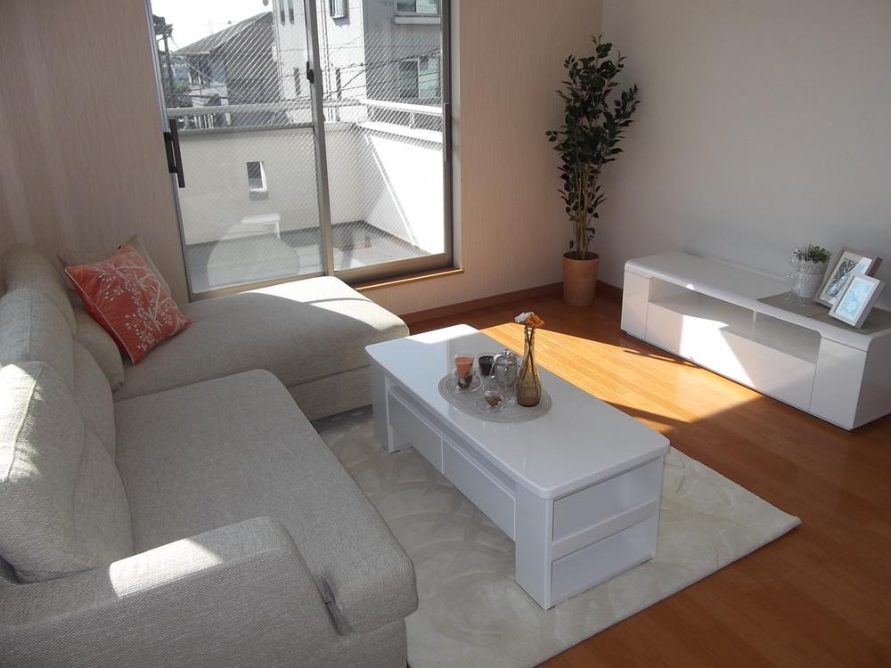 Living. Bright living room of the three-way lighting