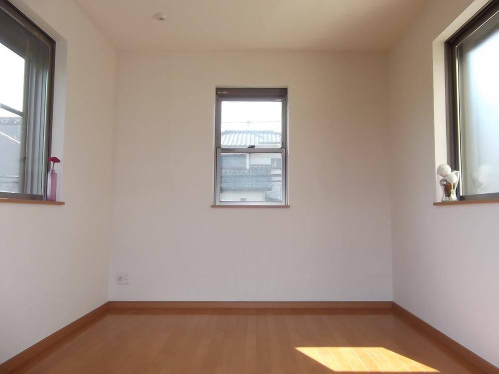 Non-living room. It is the second floor Western-style 6 Pledge south side of the room. 