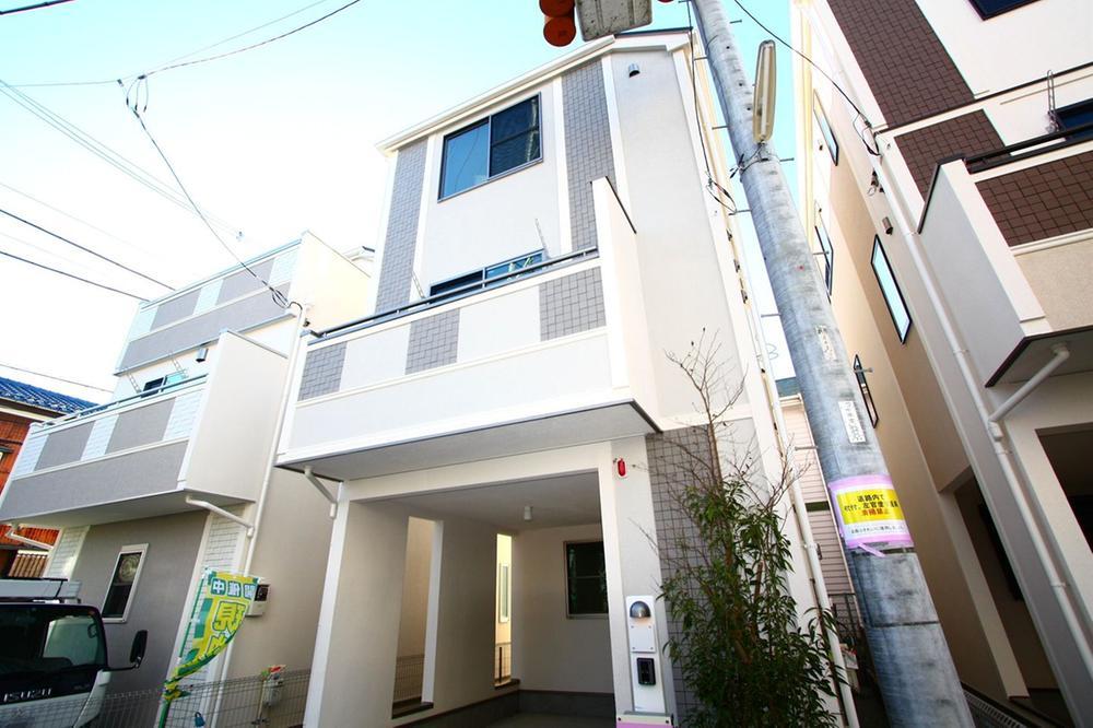 Local appearance photo. Building 3 ・ 5 Building was building completed.