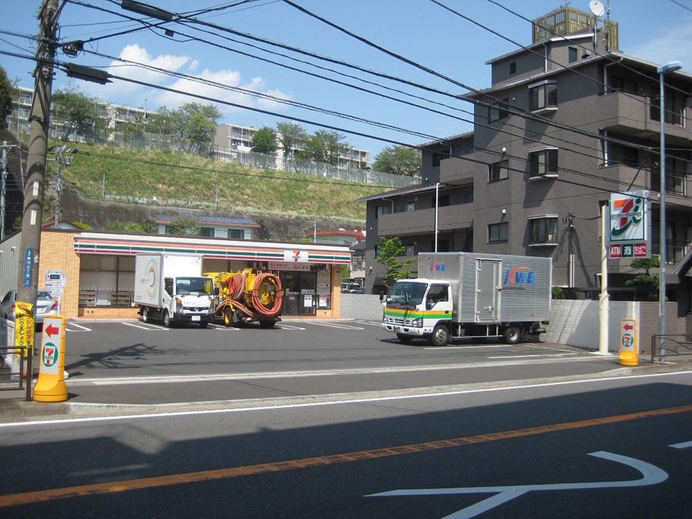 Convenience store. Until the Seven-Eleven 350m