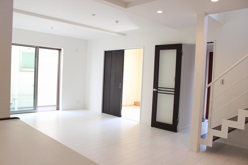 Living. Spacious living room