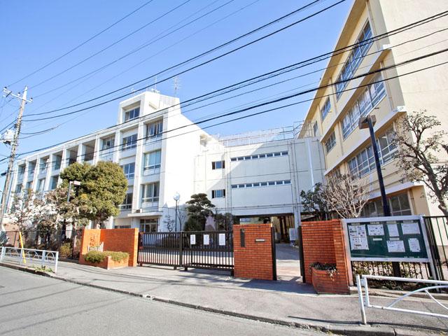 Junior high school. 1145m to the Kawasaki Municipal Mukogaoka junior high school