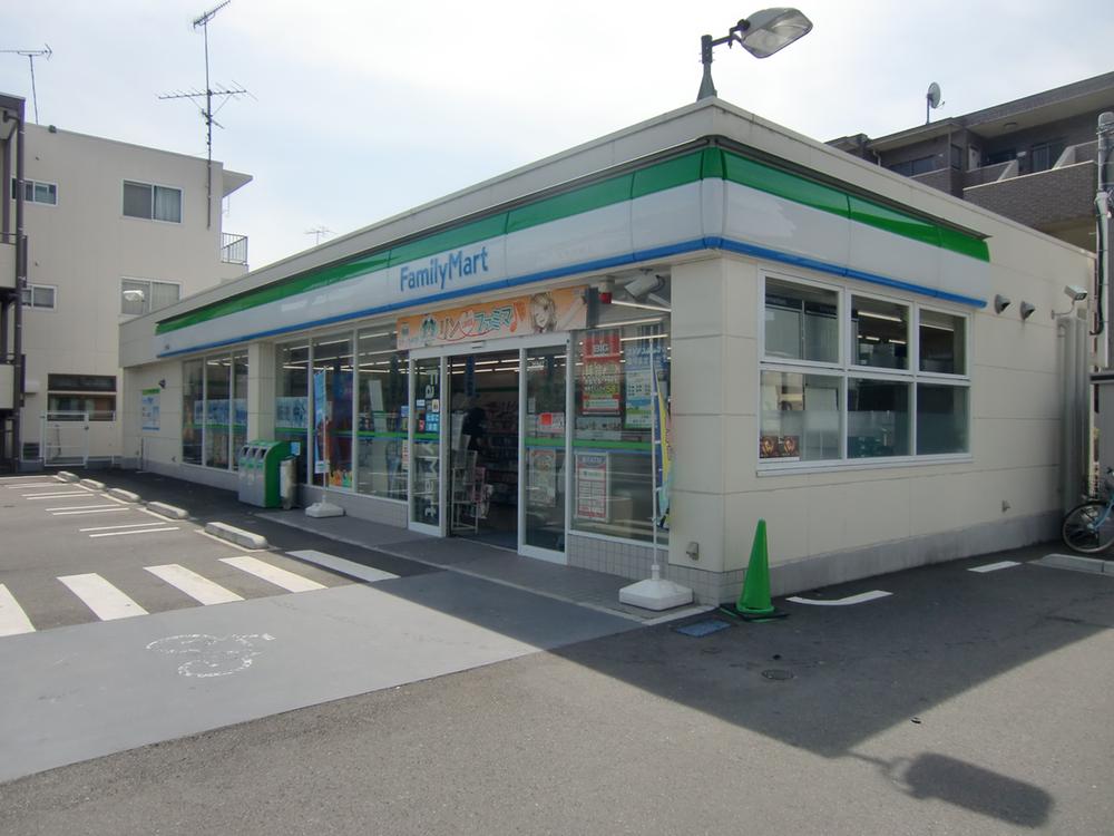 Convenience store. 131m to FamilyMart Kamisakunobe shop