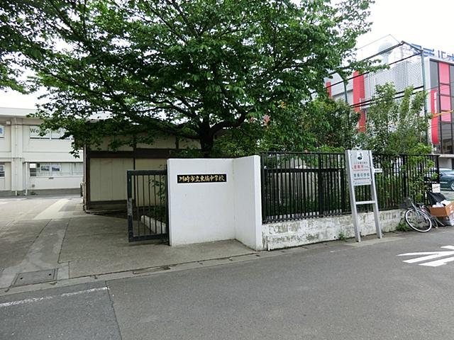Junior high school. Figure 1900m students who will attend school while greetings to people in your neighborhood to the Kawasaki Municipal Higashitachibana junior high school is very refreshing. 