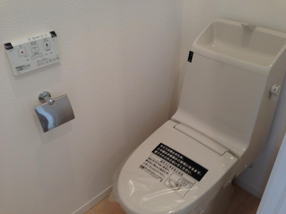 Toilet. Indoor (10 May 2013) Shooting