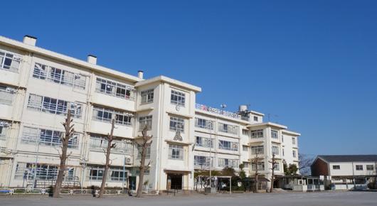 Primary school. Kawasaki Municipal Hisasue 700m up to elementary school