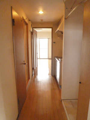 Living and room.  ☆  ☆ It is a photograph of the corridor section ☆  ☆