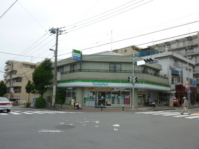 Convenience store. Family Mart (convenience store) to 400m