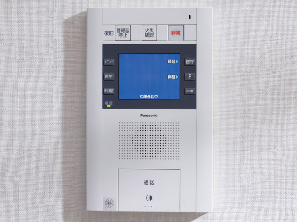 Security.  [Intercom with color monitor] Visitors to have adopted a hands-free intercom with color monitor that can be found in video and audio. hands free ・ In addition to the operation of the touch panel, Recording capability, Home delivery is with locker arrival display function.