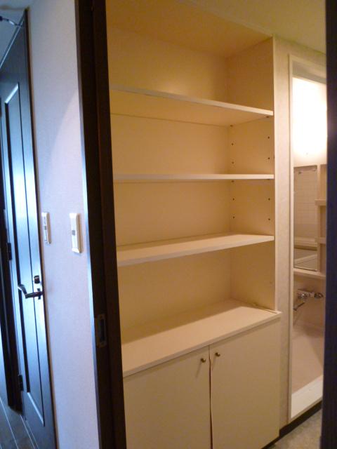 Receipt. Room (May 2013) Shooting