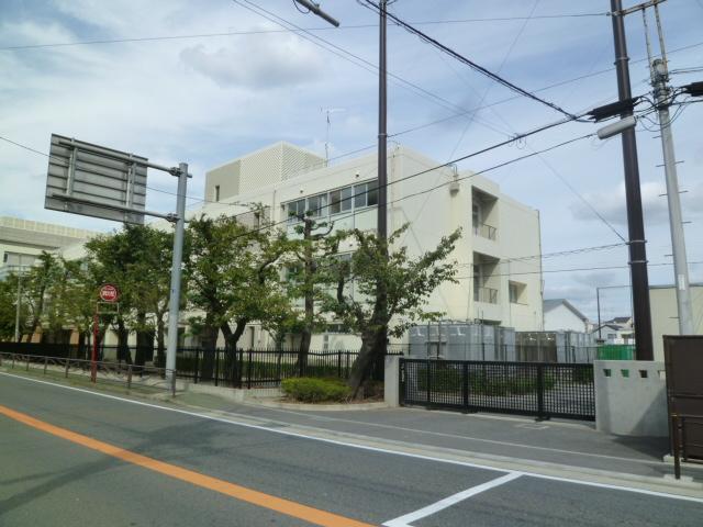 Junior high school. Tachibana 390m until junior high school