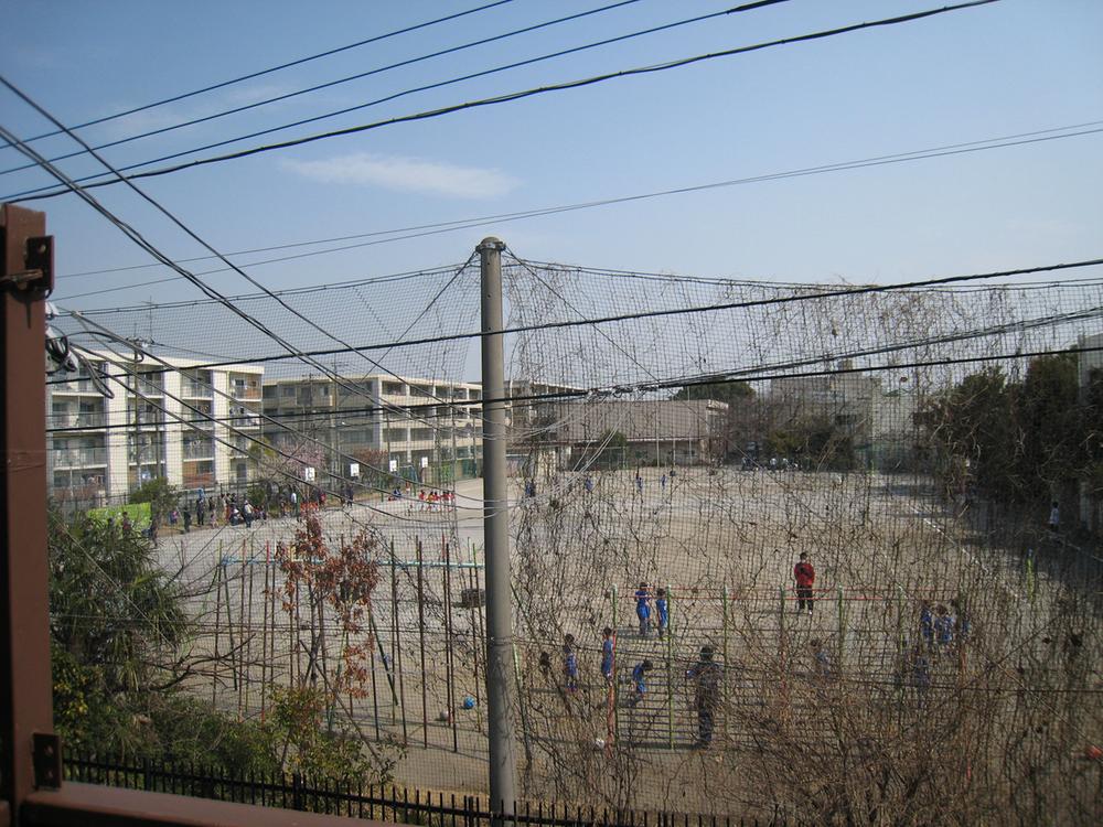 Primary school. Kawasaki Tatsunishi Kajigaya to elementary school 200m