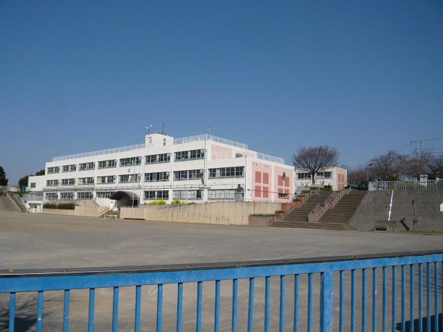 Primary school. 900m to Kawasaki City New Elementary School